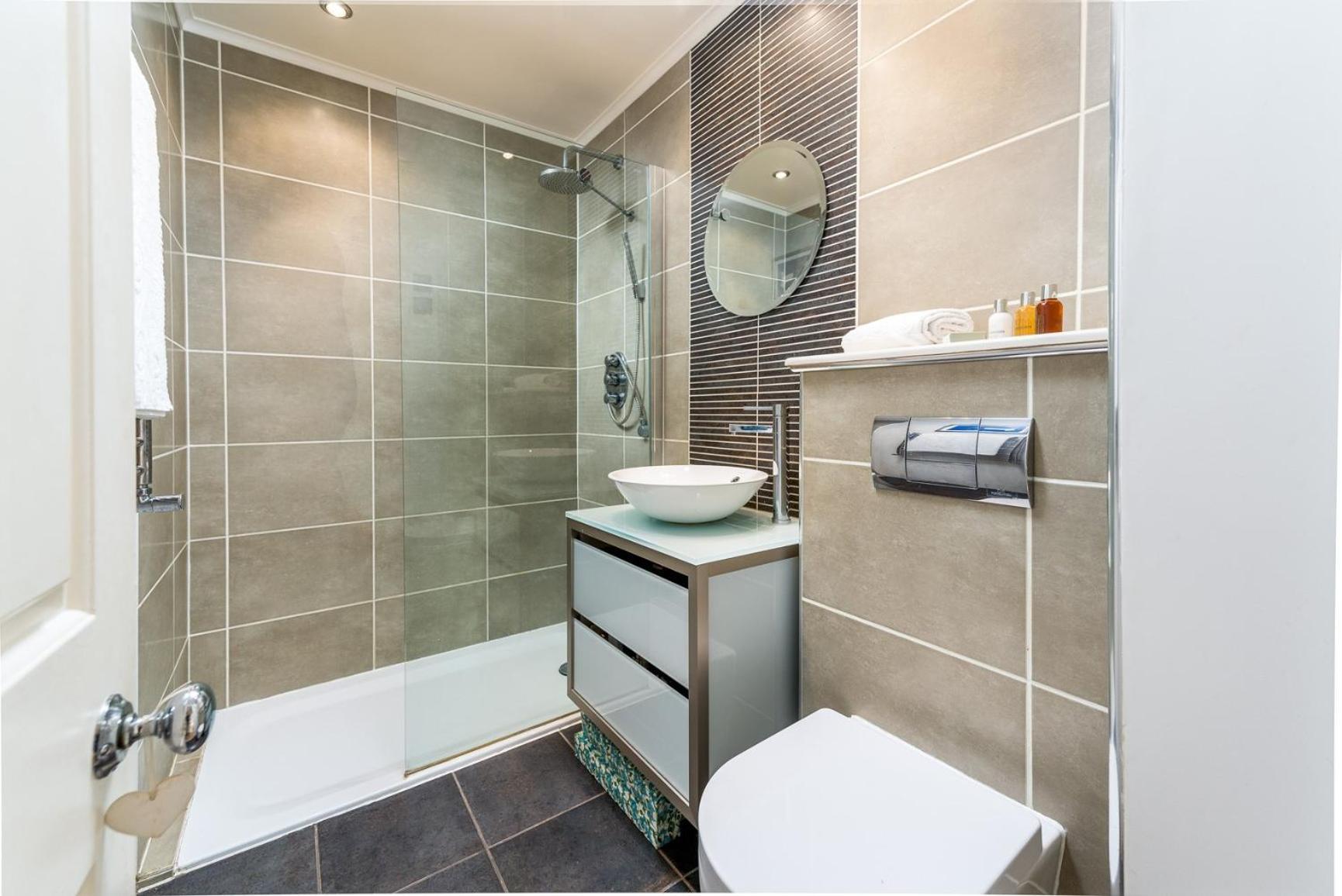 Pleasant Earl'S Court Apartment Near Hyde Park By Underthedoormat 런던 외부 사진